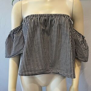 Women’s 100% cotton cropped Black and White Gingham Off-Shoulder Top size medium